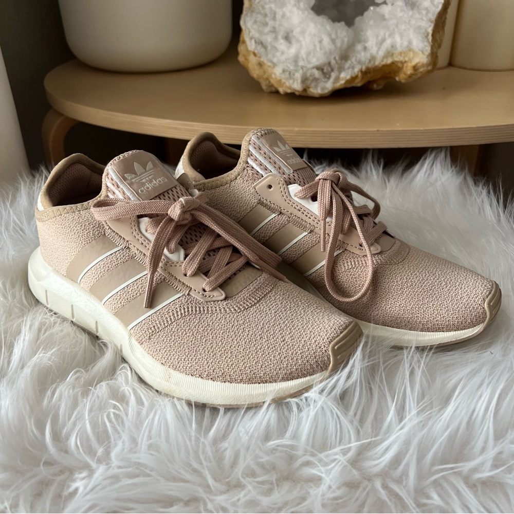 ADIDAS SWIFT RUN X SHOES | beige/nude sz 6